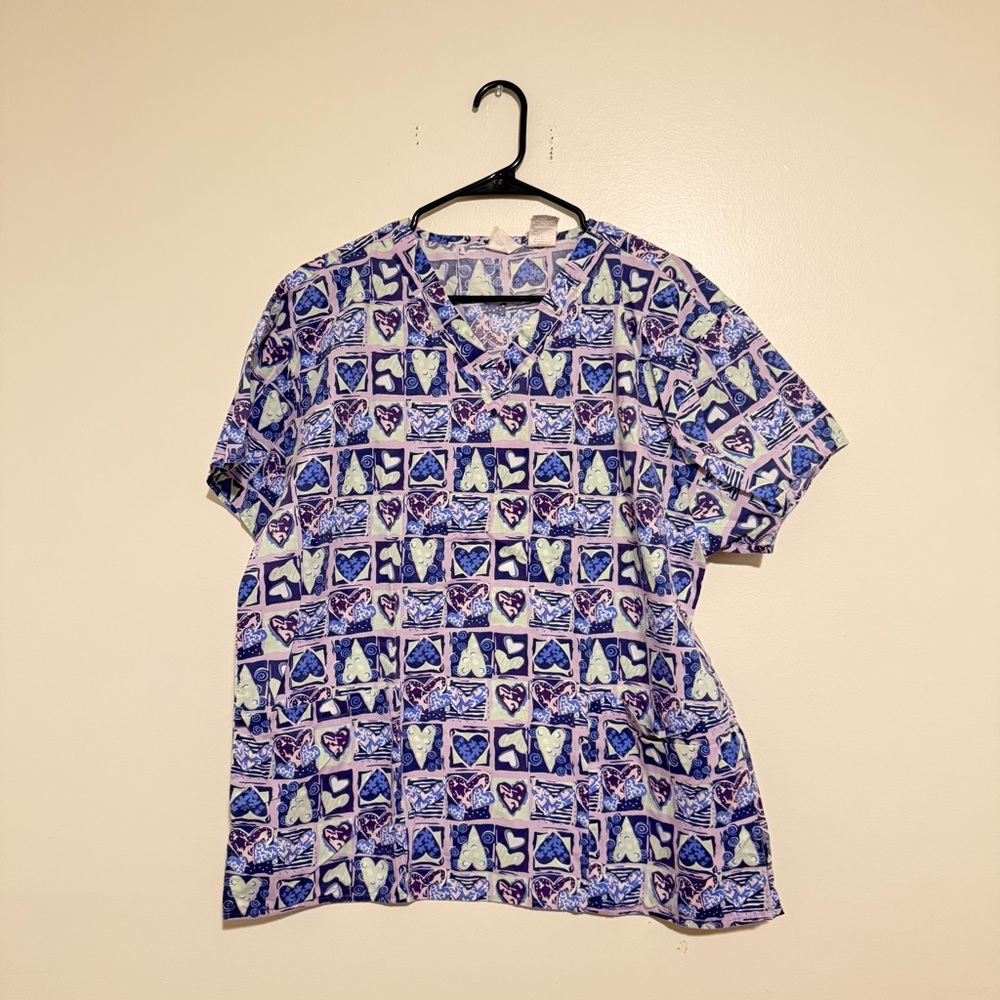 Malibu Doc | Blue and Purple Hearts Graphic Short Sleeve Scrubs Top